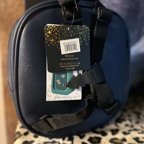 ❤️? NWT-Disney Beauty and the Beast Belle
 Backpack with collectable pin❤️? main image 4
